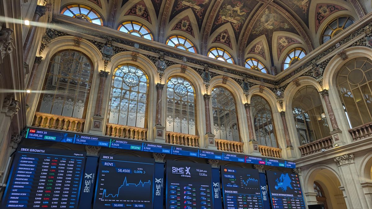 La brecha entre los primeros ejecutivos del Ibex y sus empleados vuelve a crecer: cobran 74,5 veces más