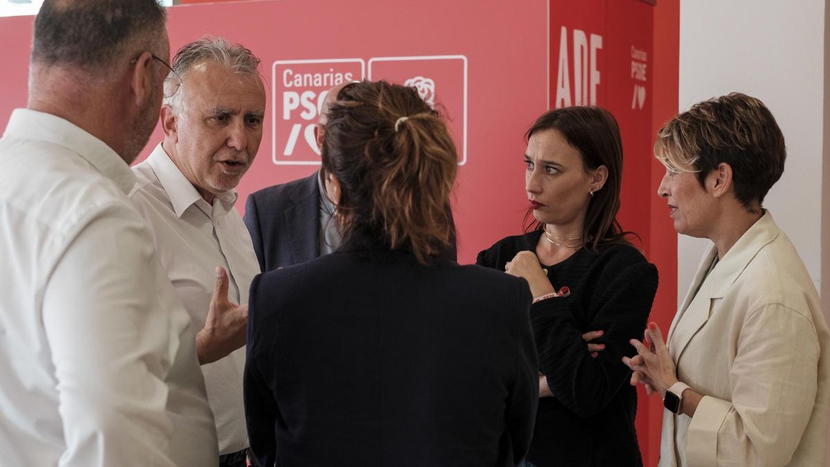 El PSOE de Canarias celebró este lunes una reunión de su Comisión Ejecutiva Regional, presidida por su secretario general, Ángel Víctor Torres (2i).