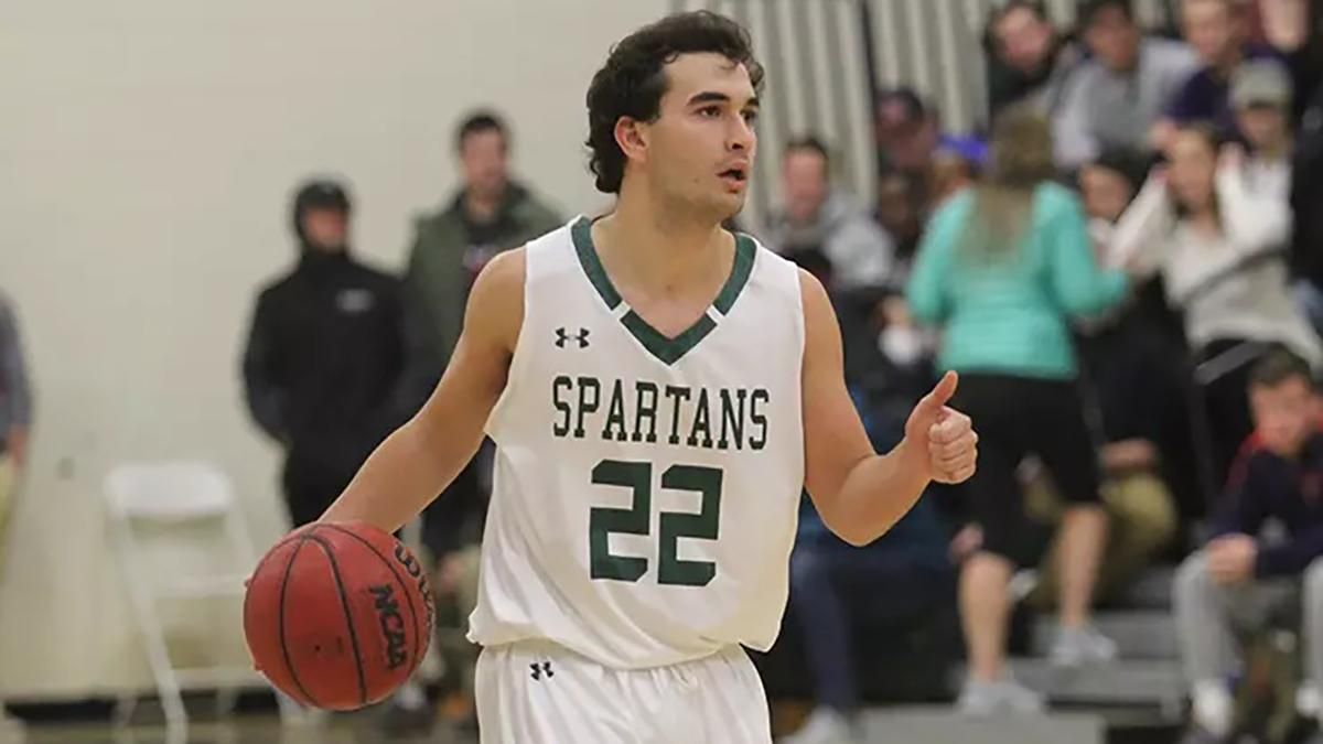 Julián Santos durante su etapa en la NCAA.