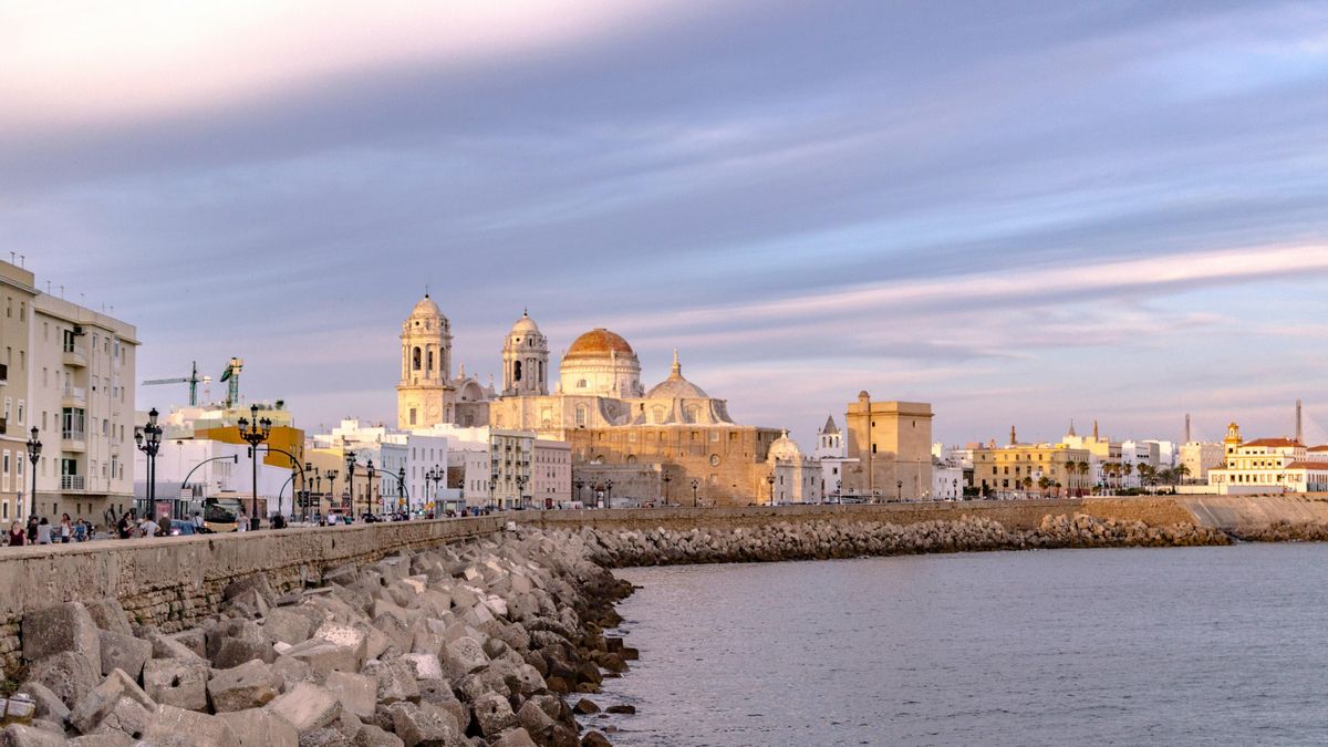 Fortalezas, torres y un castillo junto a la playa: qué ver en Cádiz en cuatro días