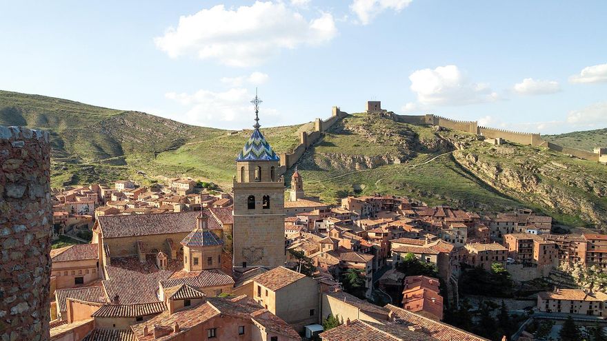 A una hora de Teruel: el pueblo amurallado sobre una colina y que alberga una catedral gótica del siglo XII