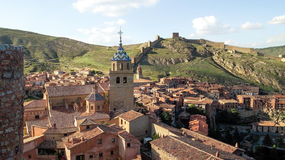 A una hora de Teruel: el pueblo amurallado sobre una colina y que alberga una catedral gótica del siglo XII