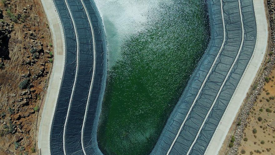 Una balsa de agua, en Canarias