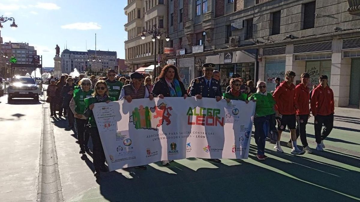 Decenas de personas participan en la ciudad de León en el III Paseo Saludable por el Día Mundial del Riñón