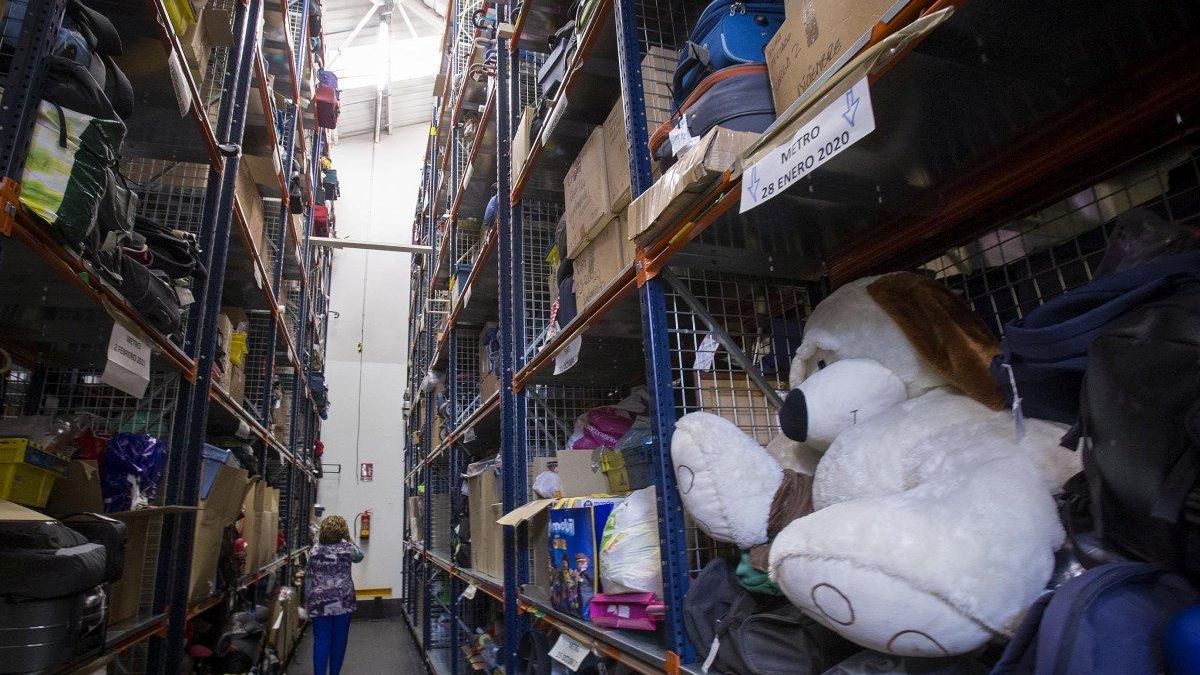 Un diamante o Lotería con premio: lo que dejan 'buenos samaritanos' en la Oficina de Objetos Perdidos de Madrid