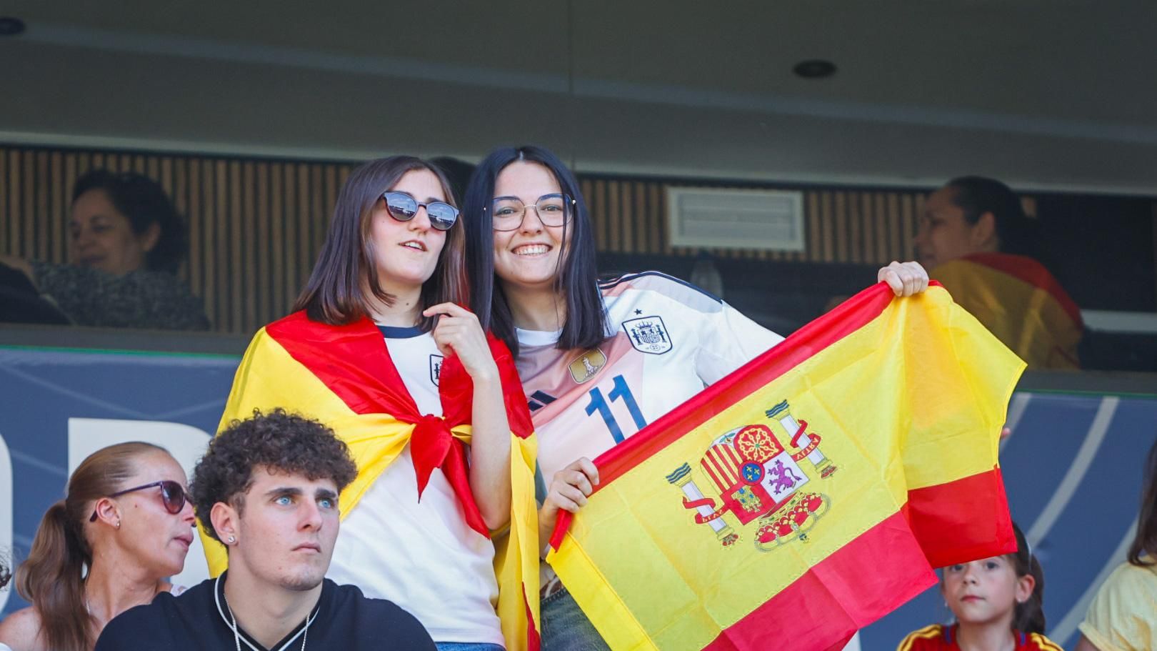 Afición en el partido de la selección femenina  España - Ucrania