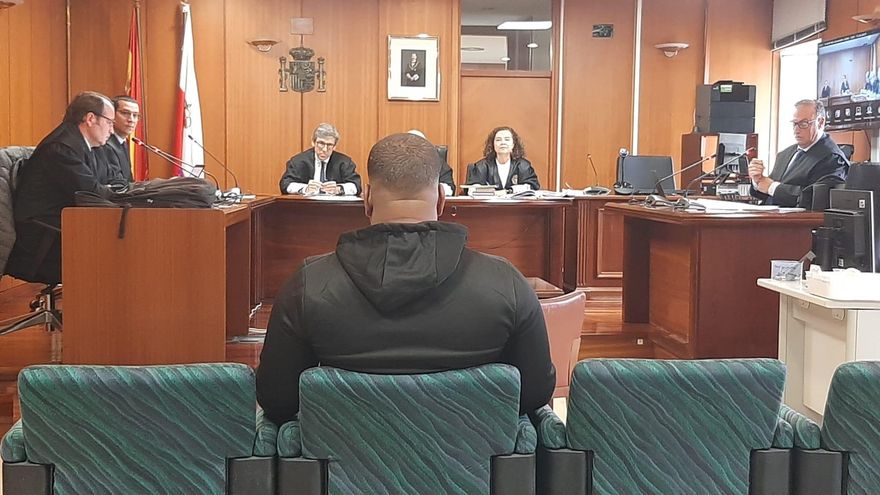 Juicio al acusado de intentar matar a otro tras una discusión por 50 euros en un piso de Santander