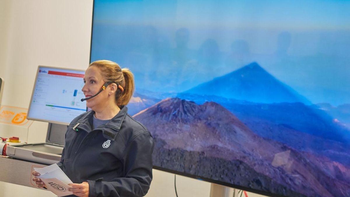 Rosa Dávila, durante la rueda de prensa anunciando que el Cabildo toma "el control" del Parque Nacional del Teide.
