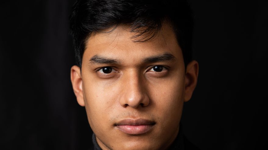 Rabbi Alam, nacido en Bangladesh, en la fotografía de la exposición 'Autorretratos de refugio'.