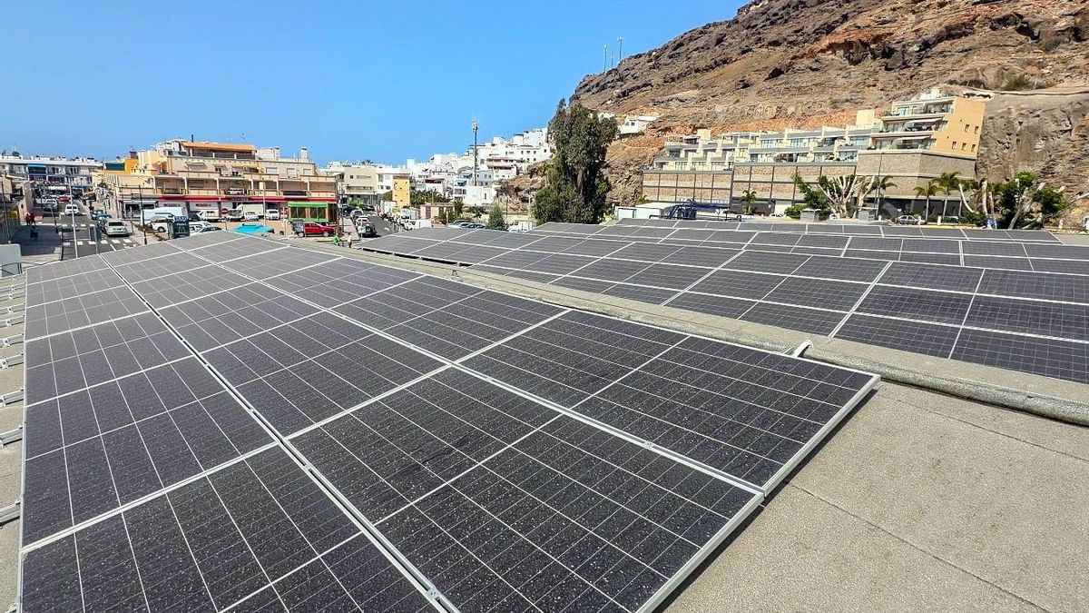 El Cabildo de Gran Canaria inaugura una planta solar en el Intercambiador de Mogán para impulsar el autoconsumo energético