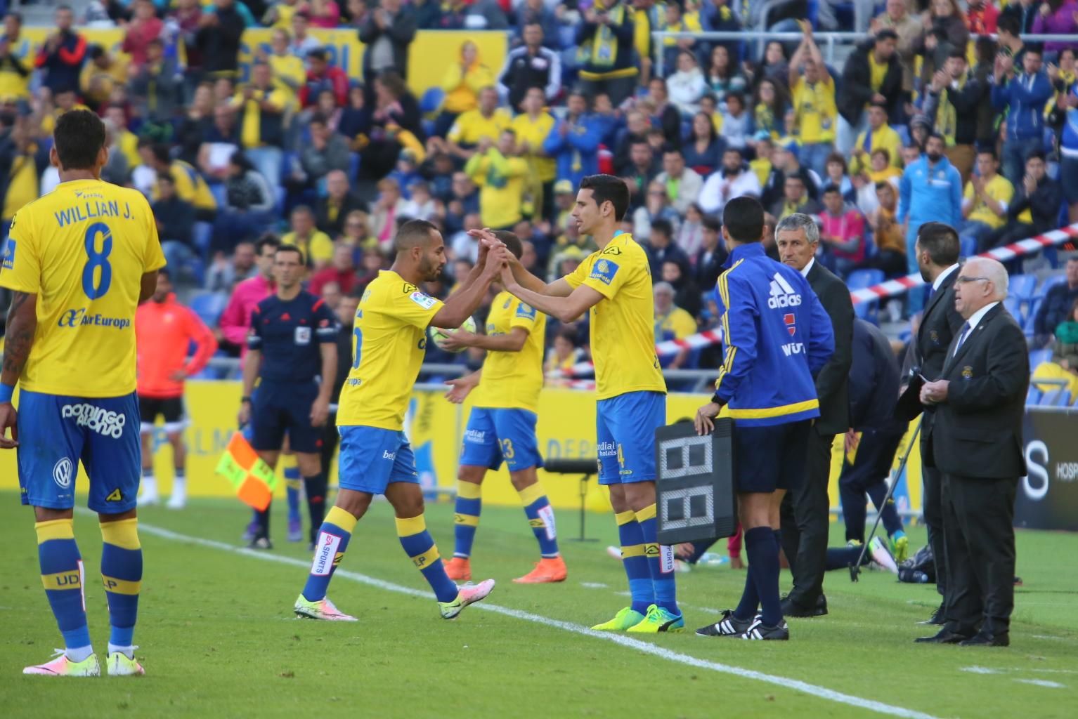 Partido entre la UD Las Palmas y el Valencia CF en el Estadio de Gran Canaria. (Alejandro Ramos).