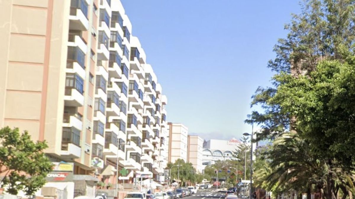 Herido tras chocar y quedar atrapado en el interior de su coche en Santa Cruz de Tenerife