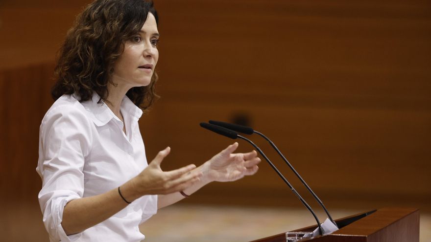 Ayuso responde a la oposición que el "pañuelo palestino no es feminismo ni LGTBi"