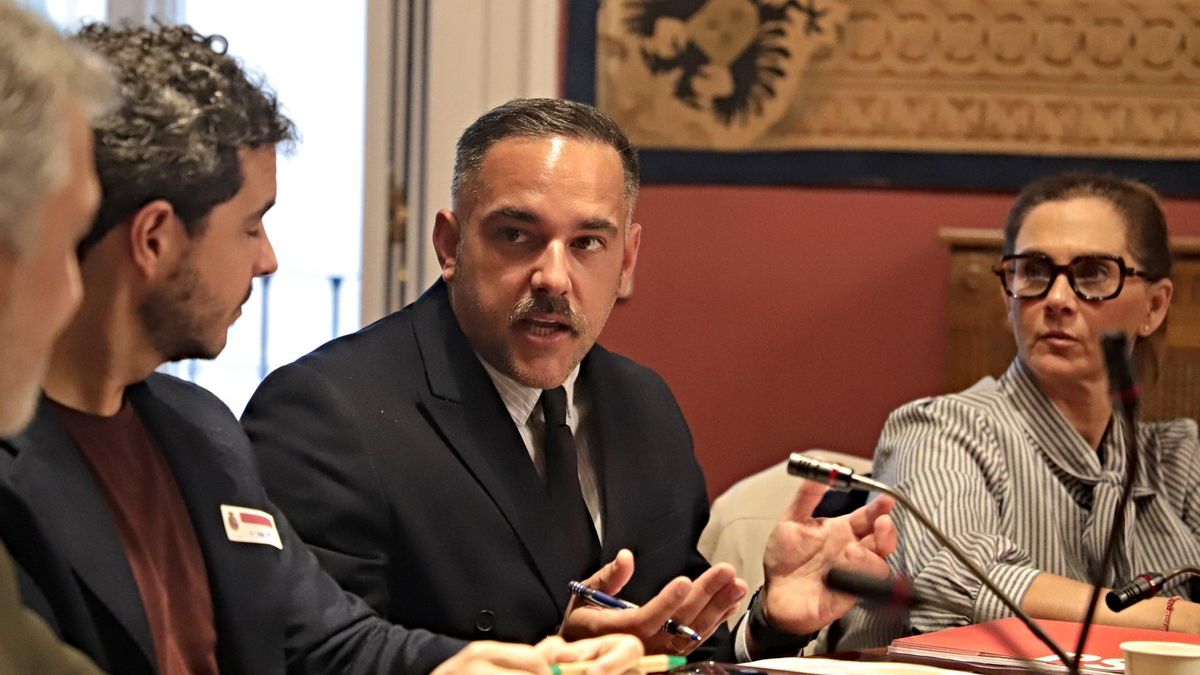 El Grupo Parlamentario Socialista avanza con el Ministerio de Sanidad para descentralizar la vacunación internacional en Canarias