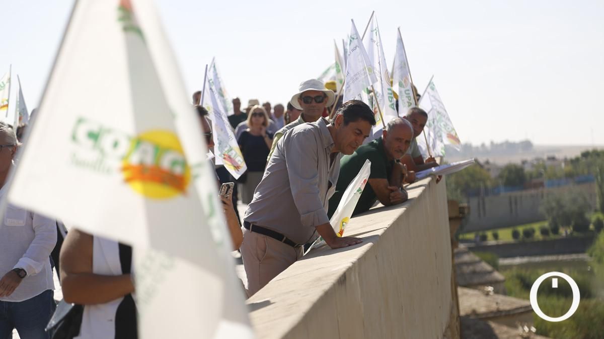 Concentración del sector agrario ante los ministros de la Unión Europea en la Puerta del Puente