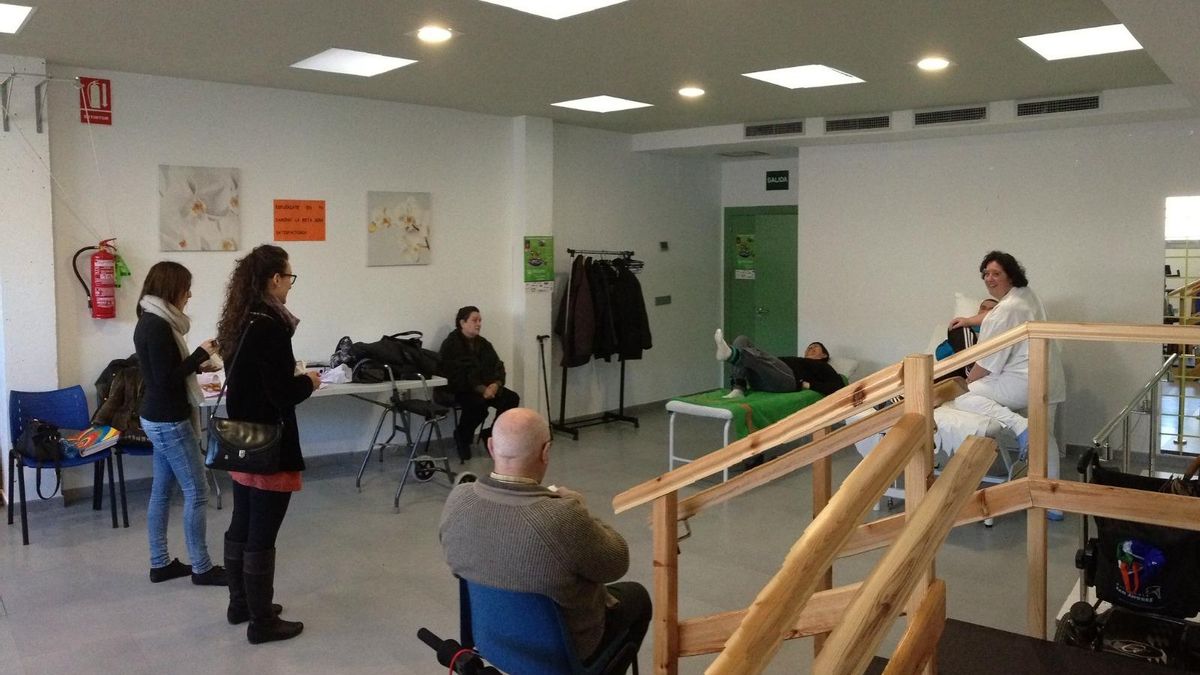 Un día cualquiera en el gimnasio del Centro de Neurorrehabilitación Integral (CENERI) gestionado por AEMA RM.
