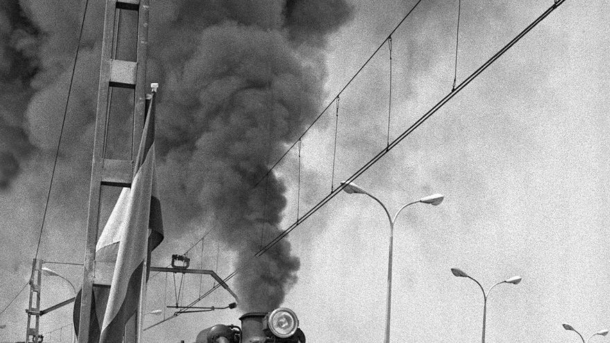 Cincuenta años de carbonilla y columnas de humo de la última locomotora de vapor en España