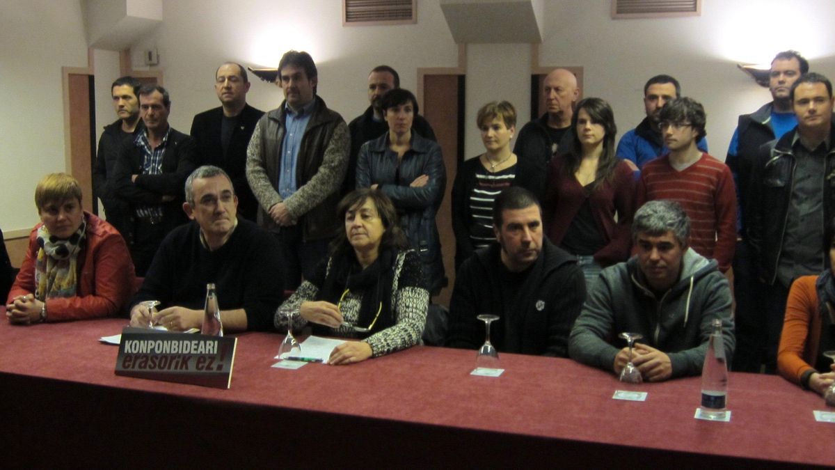 EH Bildu, sindicatos y agentes sociales denuncian "el empeño del Gobierno" en impedir avanzar en el proceso de paz