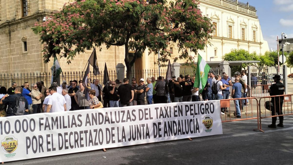 El Gobierno de Moreno siembra el "desconcierto" entre taxis y VTC con un nuevo decreto "sin diálogo previo"