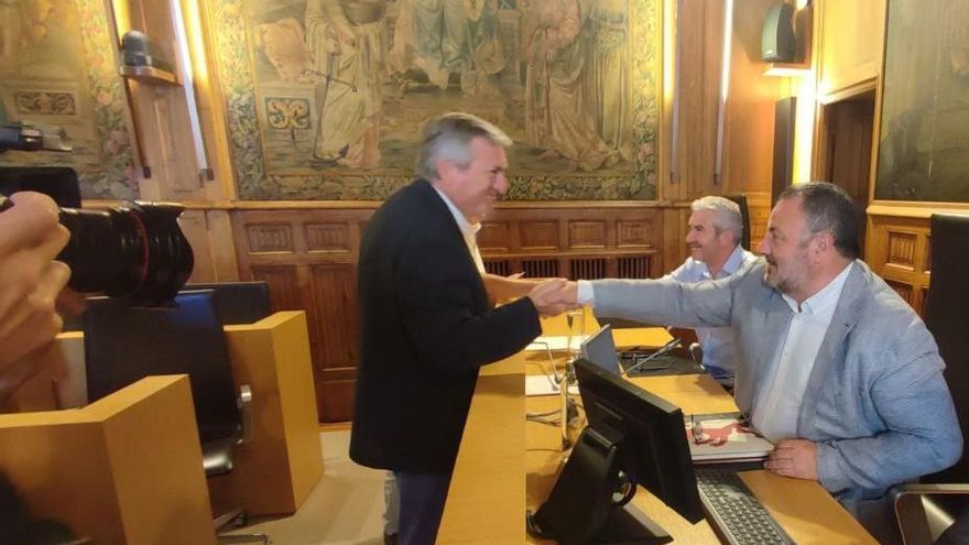 Los bercianos Valcarce y Morán se autoerigen en candidatos 'oficiales' de PP y PSOE a presidir la Diputación de León