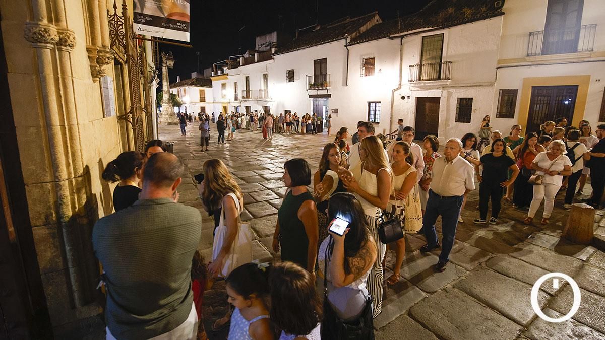 Colas de turistas para entrar en el Museo de Julio Romero de Torres en el Día del Patrimonio