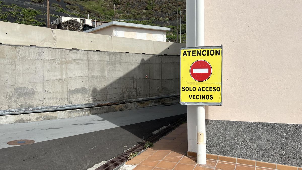 Señal en la zona de acceso al carril bici-peatón de Las Manchas.