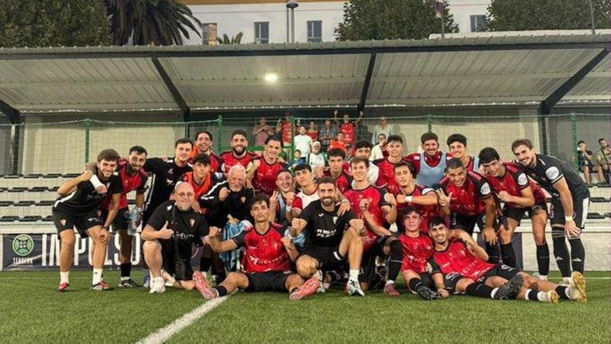 El CD Egaabrense celebra su triunfo en Ceuta
