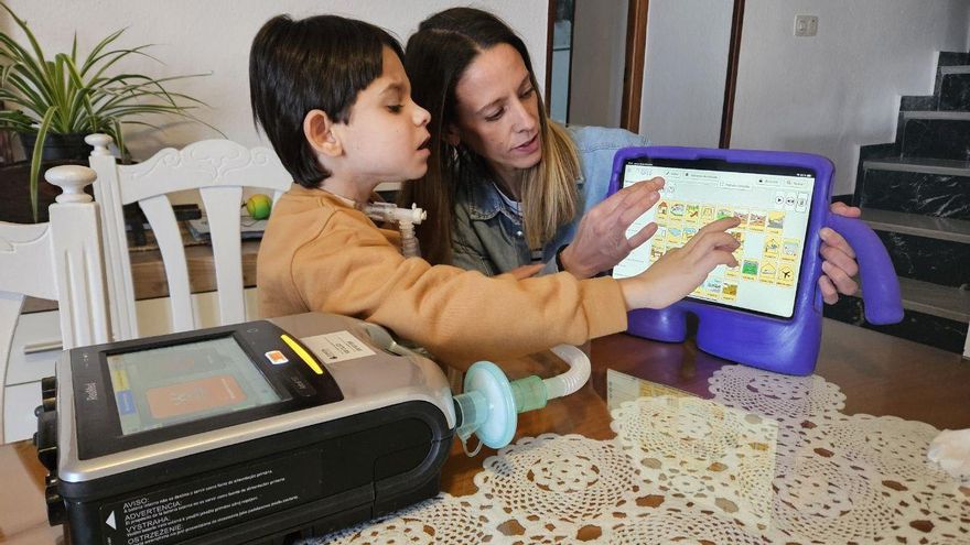 El largo camino al hospital de Miguelillo, el niño de La Alpujarra que necesita atención médica constante