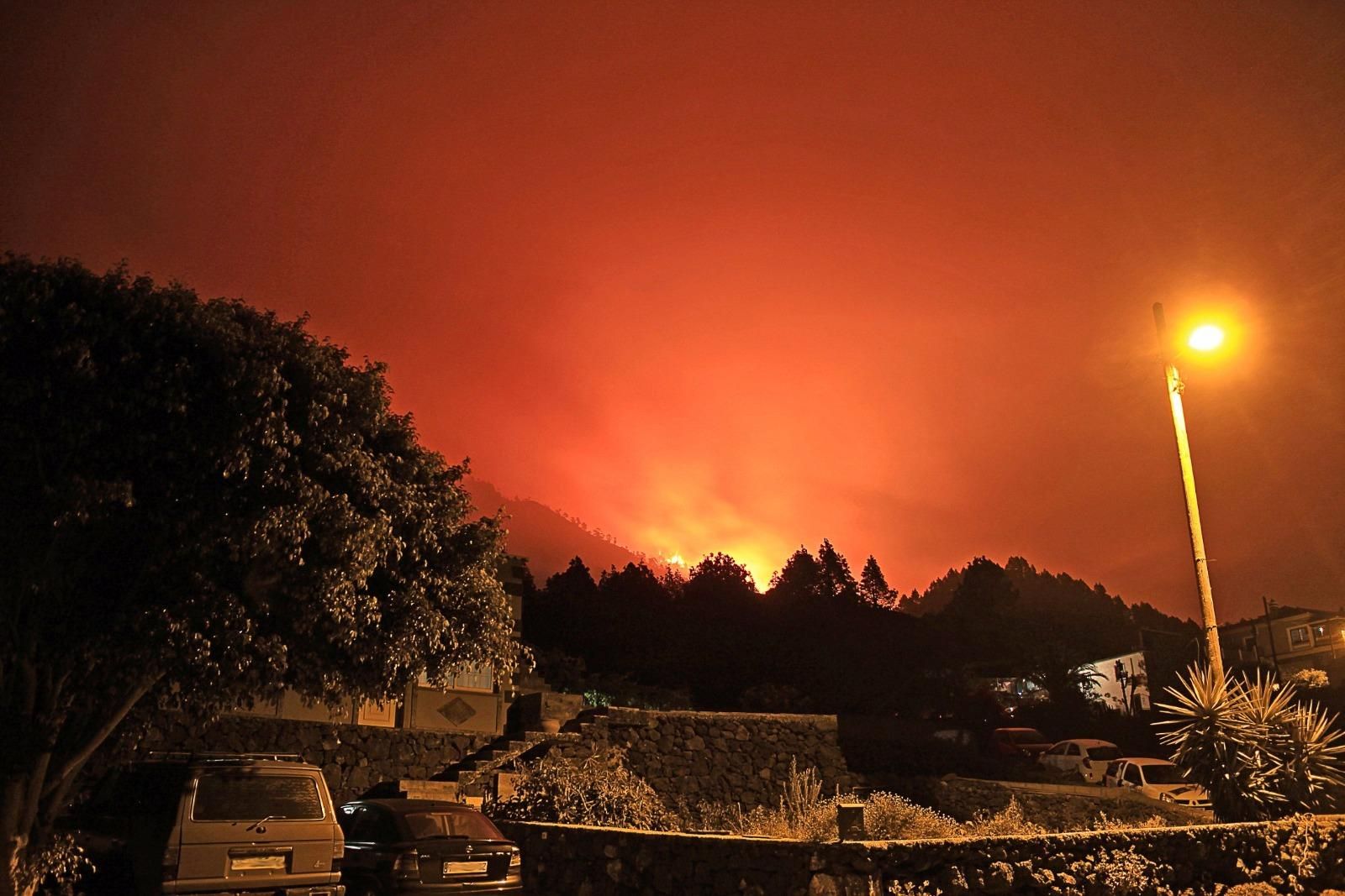 Las condiciones meteorológicas son desfavorables para el control de las llamas.
