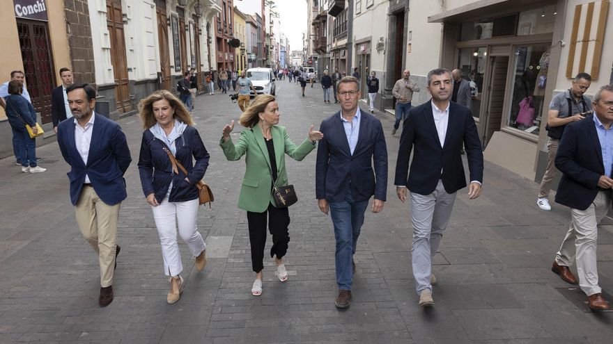 Feijóo en Tenerife, un paseo entre fotos, rosquetes, café y un "ojalá no ganes"