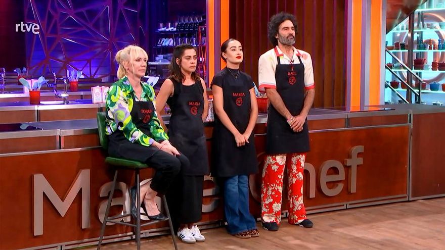 'MasterChef Celebrity 9' expulsó a dos concursantes de golpe la misma noche que regresó Cristina Cifuentes