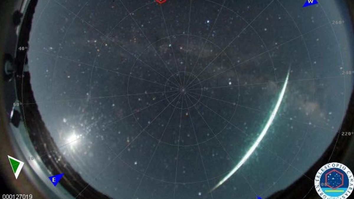 Ognjena krogla razsvetlila nočno nebo zahodne Japonske, pojav je bil primerjan s prizori iz filma