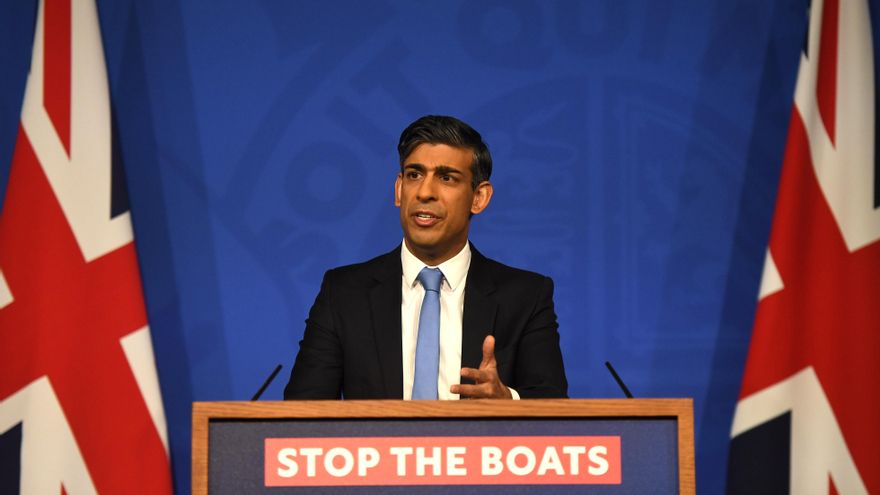 Sunak apuesta casi 1.200 euros en televisión a que saldrán vuelos con migrantes a Ruanda