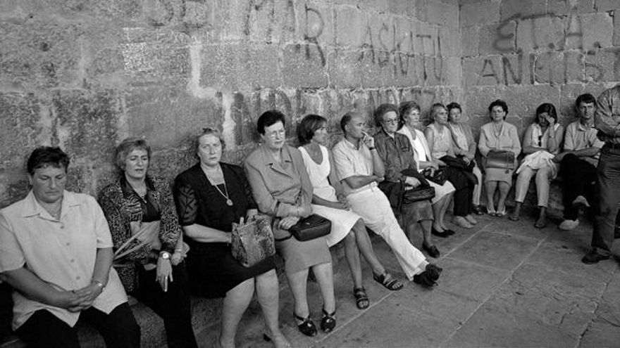 'Hemendik Hurbil', 30 años de memoria histórica sobre la violencia en Euskadi, en la cámara de Clemente Bernad