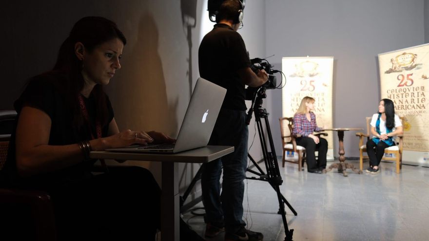 Set de entrevistas para el canal de Youtube de la Casa de Colón durante la celebración del XXV Coloquio de Historia Canario Americana