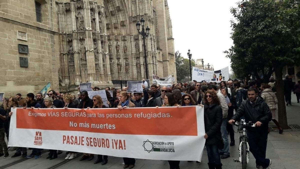 Las concentraciones en apoyo a los refugiados suman miles de manifestantes entre Sevilla y Córdoba