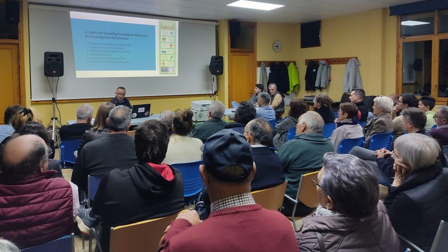 Los vecinos de Samitier y Mediano, en el Pirineo aragonés, muestran su oposición al almacén de baterías de litio