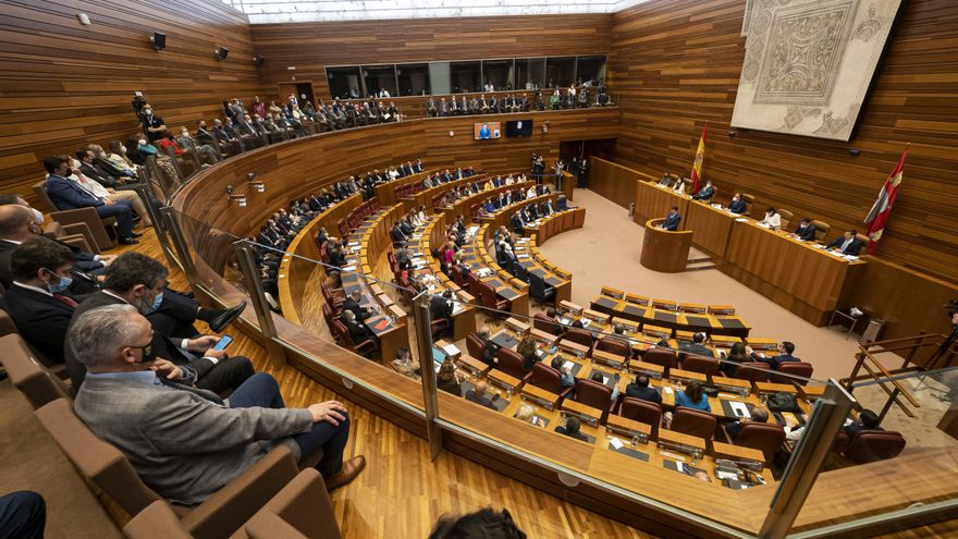 Vista general del debate de investidura del candidato del PP a la Presidencia de la Junta de Castilla y León, en el Hemiciclo de las Cortes de Castilla y León.