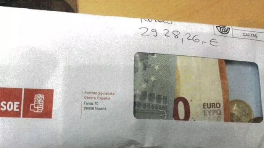 Los sobres que eran tan secretos que llevaban el logo del PSOE, el nombre de Ábalos y los billetes asomando