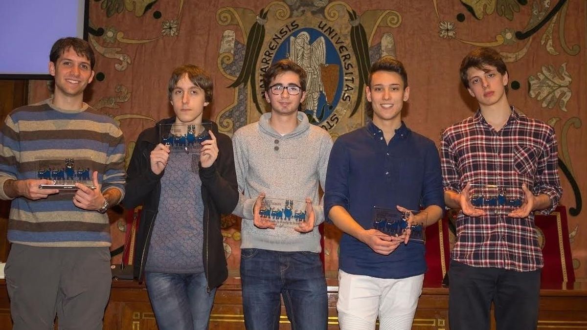 Álvaro Galván, del IES Basoko, y Juan Álvarez, de Irabia- Izaga, ganadores de la Olimpiada de Filosofía