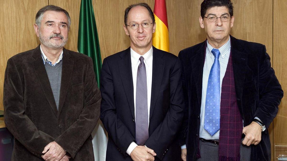 Luis Naranjo, a la izquierda, junto a Pablo de Greiff y Diego Valderas.