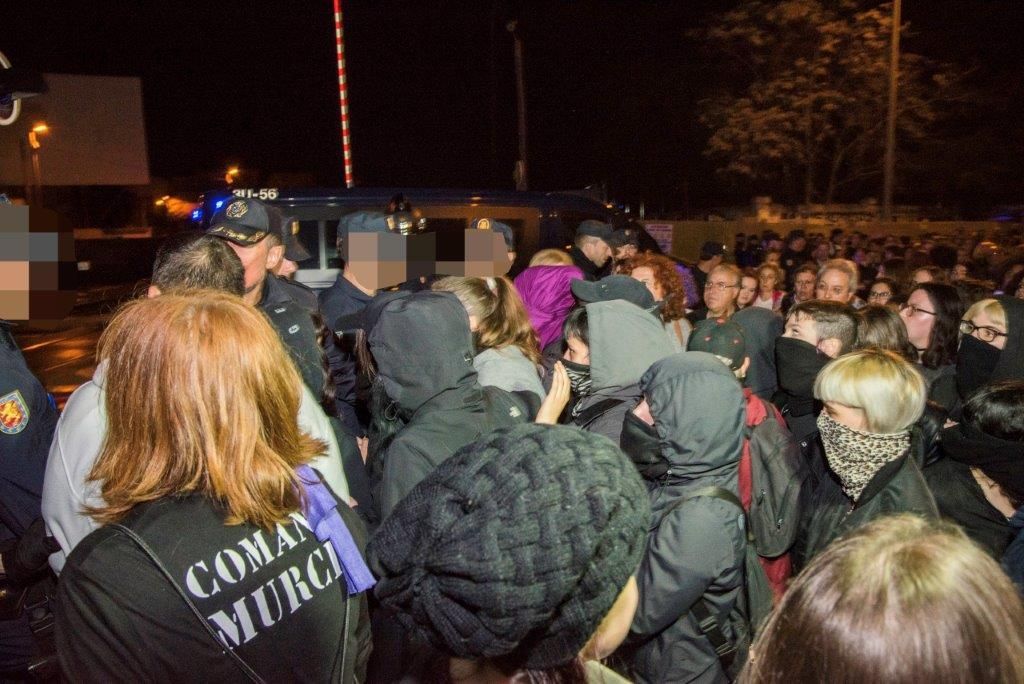Manifestación feminista en las vías / Carlos Trenor