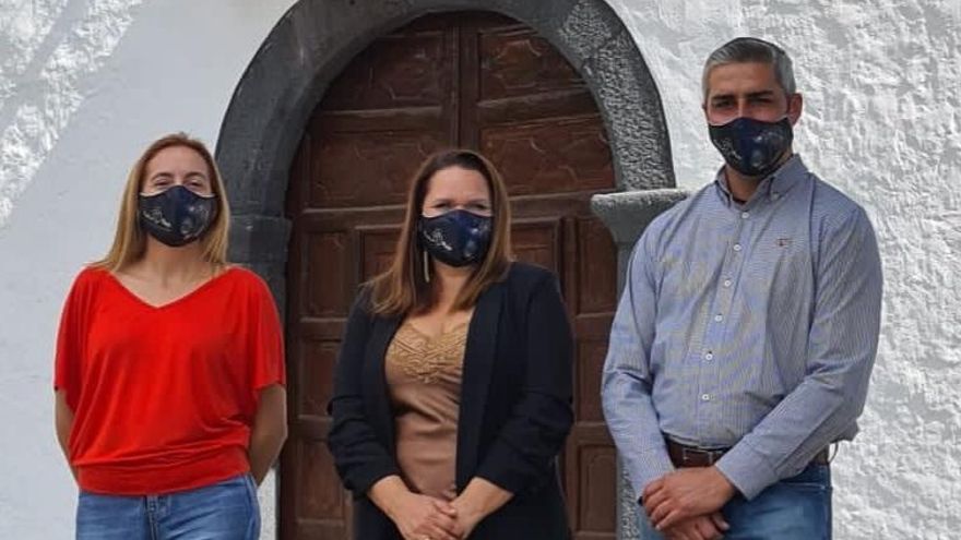 Yessica Pérez (CC): “Los vecinos de Montaña de la Breña siguen sufriendo socavones en la carretera por la dejadez en la gestión”