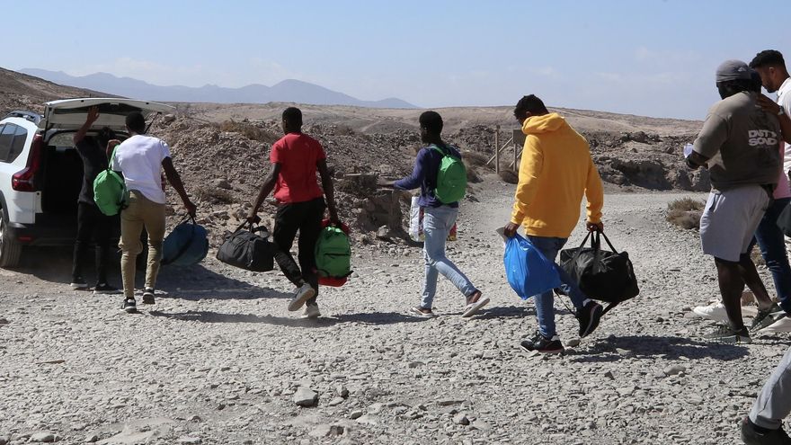 Menores del centro que ha sido cerrado en Arinaga por orden judicial.