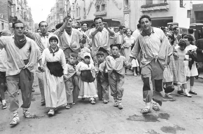 Niños en el paseíllo en 1955