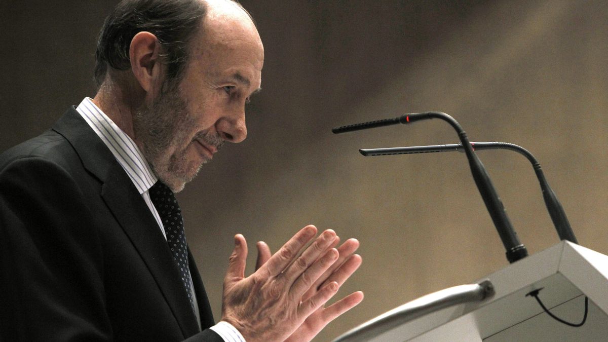 Rubalcaba presenta la hoja de ruta 2013 ante dirigentes autonómicos y locales