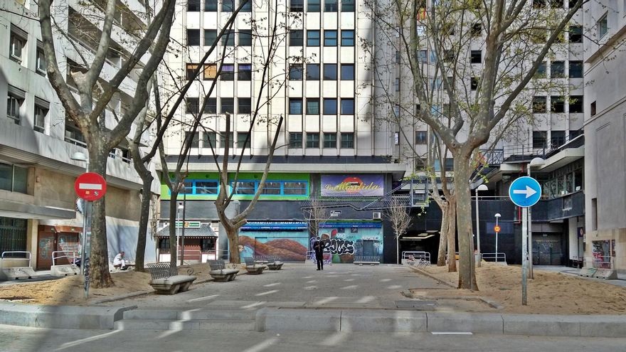 Plaza Emilio Jiménez Millas, junto a Plaza España