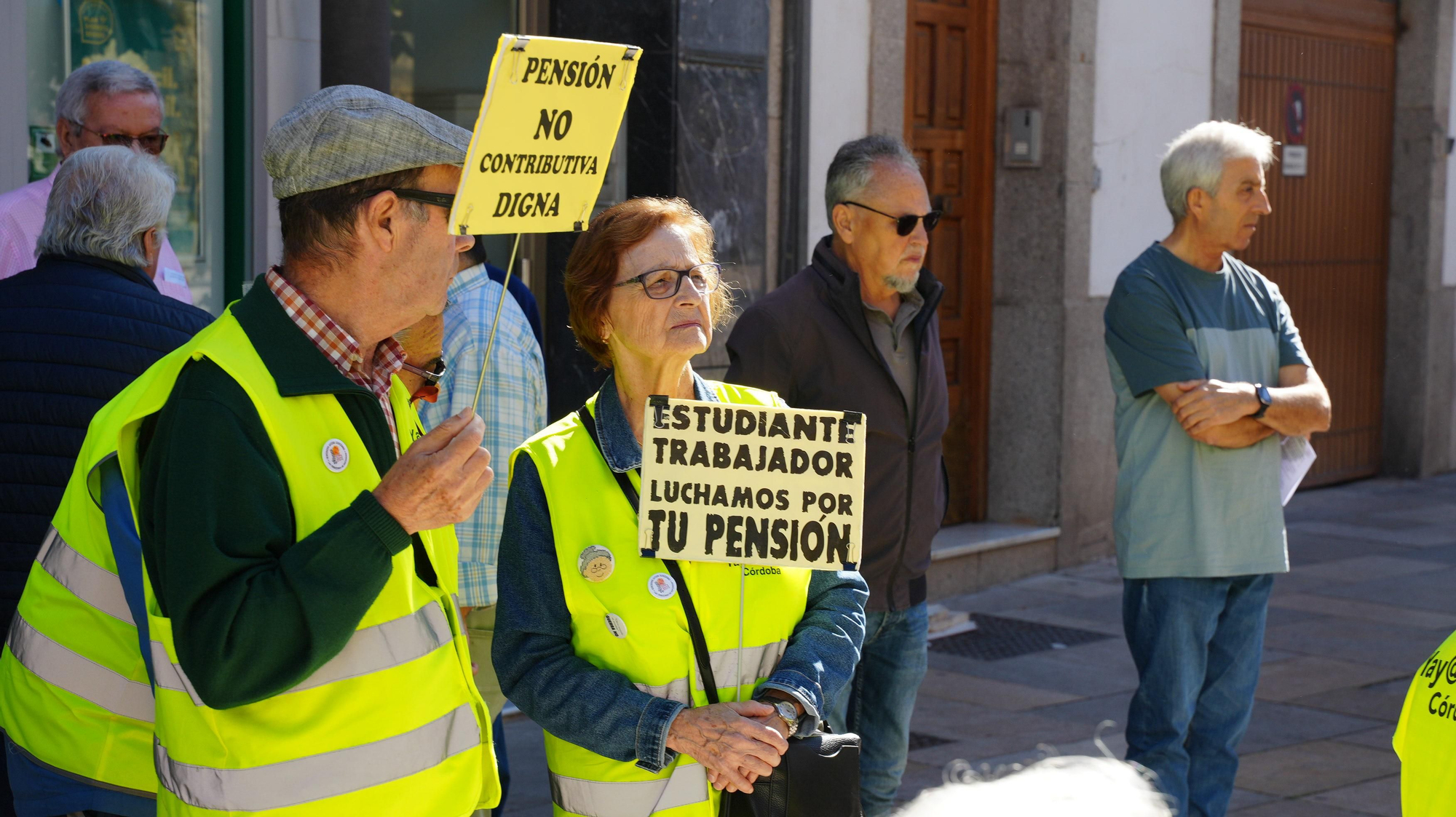 La Plataforma Ciudadana de Córdoba por las Pensiones se concentra frente al Ayuntamiento