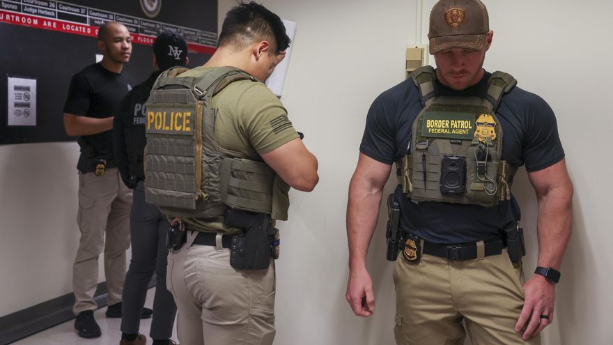 Unos 175.000 estadounidenses quiere ser agentes migratorios de ICE, dice la Casa Blanca