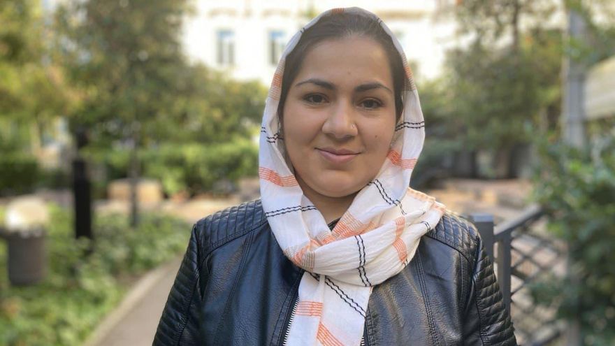 Khadija Amin, la presentadora afgana de televisión refugiada en España: 